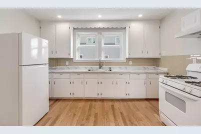 11 Willow Ave #2, Salem, MA 01970 - Photo 4