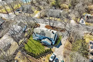 70 Lakeview Ave, Falmouth, MA 02540 - Photo 10