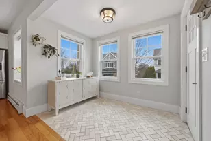 15 Howard St, Newburyport, MA 01950 - Photo 2