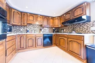 474 E 7th St, Boston, MA 02127 - Photo 6