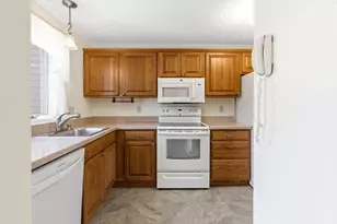 575 Bridge Rd, Northampton, MA 01062 - Photo 12