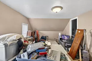 12 Cottage Pl, Boston, MA 02136 - Photo 14