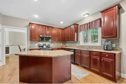 320 Lincoln Circle, Northbridge, MA 01534 - Photo 14