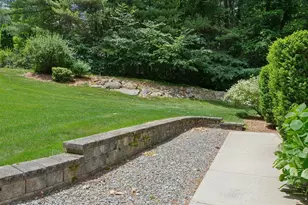 320 Lincoln Cir, Northbridge, MA 01534 - Photo 2