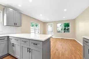 139 River St, Cambridge, MA 02139 - Photo 2