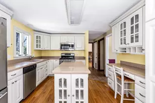 4 Independence Ln, Millis, MA 02054 - Photo 2