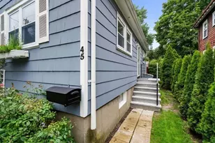 45 Magoun St, Cambridge, MA 02140 - Photo 2