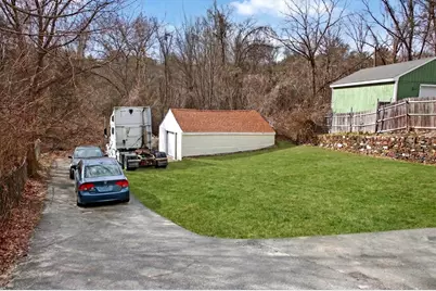 17 Moon St, Southbridge, MA 01550 - Photo 4