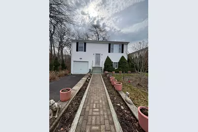 107 Apple Creek Ln, Fall River, MA 02720 - Photo 1