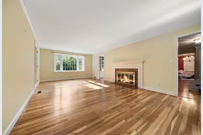 131 Montvale Rd, Weston, MA 02493 - Photo 4