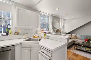 17 Bowdoin St, Boston, MA 02114 - Photo 8