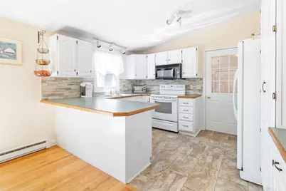 47 Lakeview Ave, Natick, MA 01760 - Photo 8