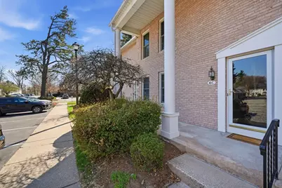 6 Mansion Woods Dr #C, Agawam, MA 01001 - Photo 2