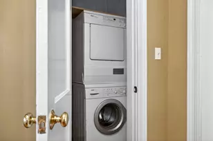 164 Strathmore R, Boston, MA 02135 - Photo 10