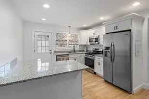 84 Groveland St, Haverhill, MA 01830 - Photo 10