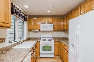 16 Clifton St, Taunton, MA 02780 - Photo 4