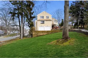 2 Rolleston Rd, Marblehead, MA 01945 - Photo 2