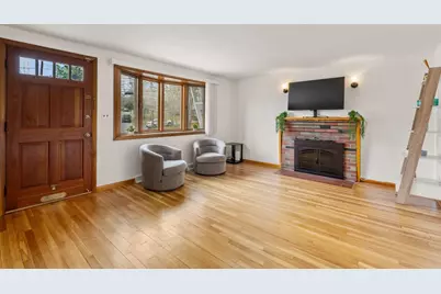 34 Locust St, Burlington, MA 01803 - Photo 2