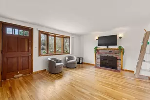 34 Locust St, Burlington, MA 01803 - Photo 2