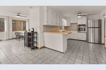 34 Locust St, Burlington, MA 01803 - Photo 6