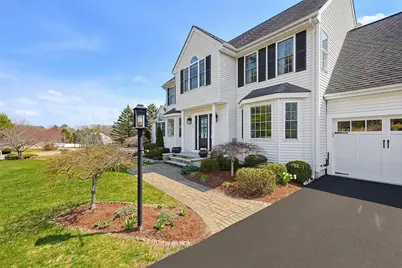 19 Harmony Trl, Hopedale, MA 01747 - Photo 2