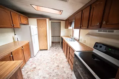 131 Champagne, Gardner, MA 01440 - Photo 12