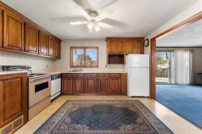 98 Brookfield Dr, Brockton, MA 02302 - Photo 6