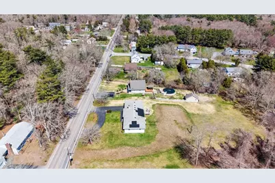 415 Chase Rd, Dartmouth, MA 02747 - Photo 2