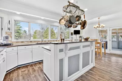 1542 S Branch Pkwy, Springfield, MA 01129 - Photo 8