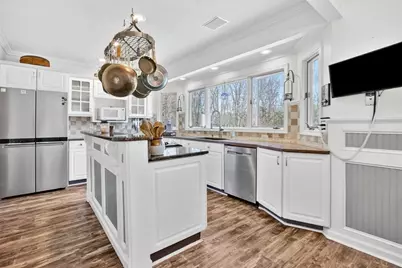 1542 S Branch Pkwy, Springfield, MA 01129 - Photo 8