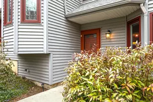 8 Baldwin Ln, Amherst, MA 01002 - Photo 2