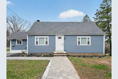 29 Elliott St, Danvers, MA 01923 - Photo 1