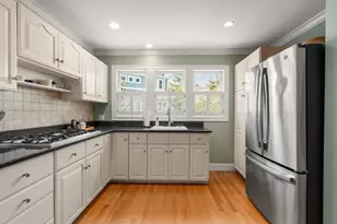 21 Pine St, Manchester by the Sea, MA 01944 - Photo 10