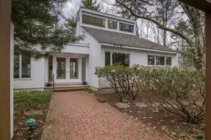 43 Morgan Cir, Amherst, MA 01002 - Photo 1