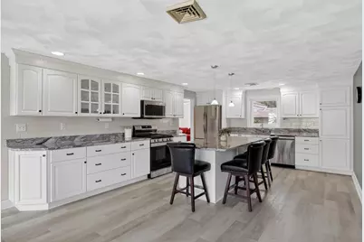 15 San Mateo Dr, Chelmsford, MA 01824 - Photo 2