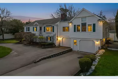 18 Captain Towne Rd, Sandwich, MA 02537 - Photo 2