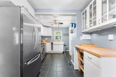 111 Shore Ave, Swansea, MA 02777 - Photo 10