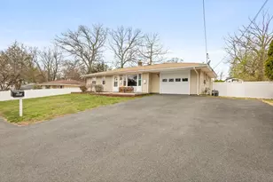 201 Caroline Dr, Bellingham, MA 02019 - Photo 1