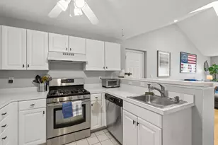 324 Tilden Commons Ln, Braintree, MA 02184 - Photo 2