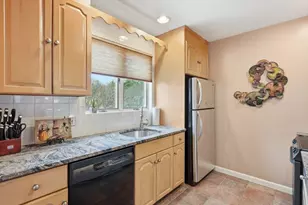 914 Sherwood Forest Ln, Saugus, MA 01906 - Photo 8