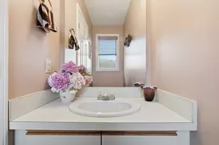 914 Sherwood Forest Ln, Saugus, MA 01906 - Photo 10