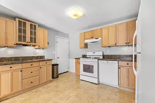 82 Boylston Ln, Lowell, MA 01852 - Photo 6