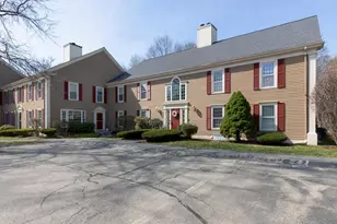 25 Essex Green Ln, Peabody, MA 01960 - Photo 2