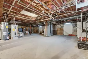 25 Essex Green Ln, Peabody, MA 01960 - Photo 32