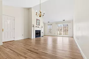 25 Essex Green Ln, Peabody, MA 01960 - Photo 8
