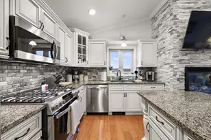 200 Narragansett Ave, Lanesborough, MA 01237 - Photo 8