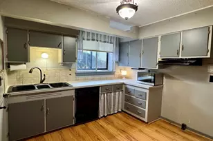 8 Ashland St, Worcester, MA 01609 - Photo 10