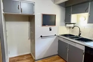 8 Ashland St, Worcester, MA 01609 - Photo 12