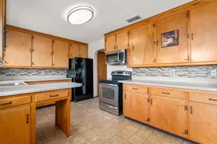 29 Llewellyn Dr, Westfield, MA 01085 - Photo 10