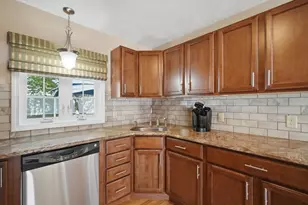 210 Winton St, Springfield, MA 01118 - Photo 6
